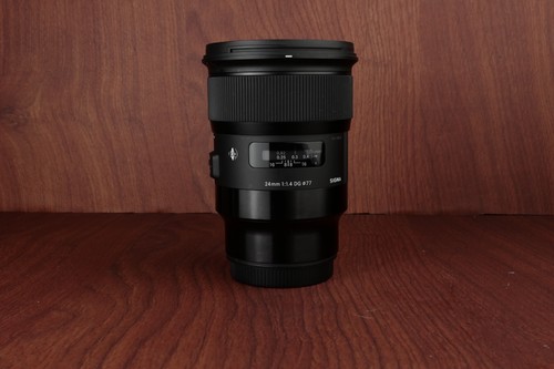 Objectif sigma 24 mm - /,
